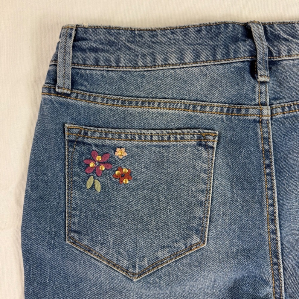 Driftwood Charlotte Cropped Straight Jeans Floral Embroidered Blue Denim 4 NWT - Picture 5 of 14